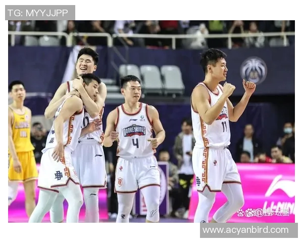 CBA青岛队与浙江队激战正酣谁能在这场对决中笑到最后